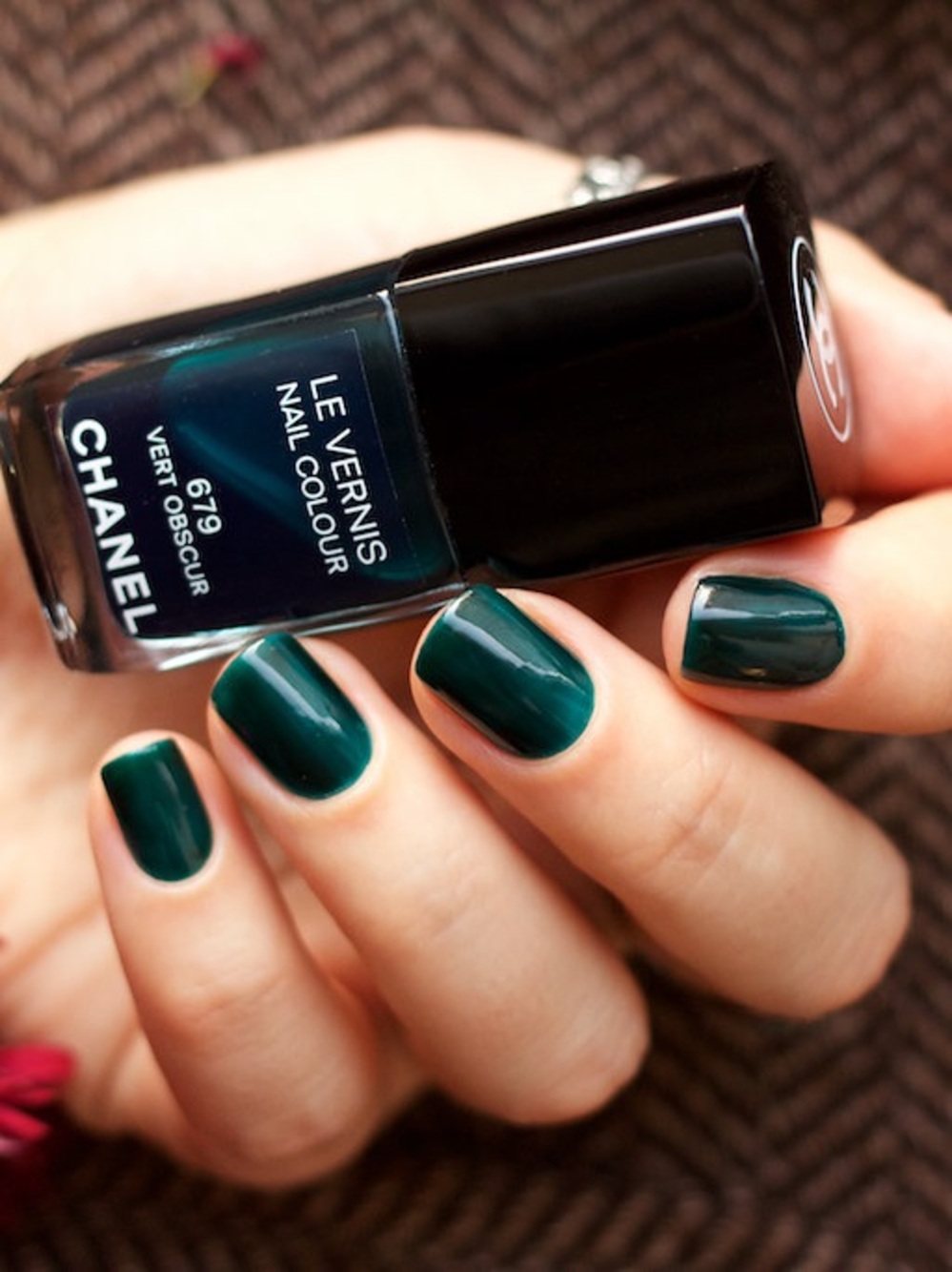 CHANEL Le Vernis Nail Colour 679 Vert Obscur - Picture 2 of 3
